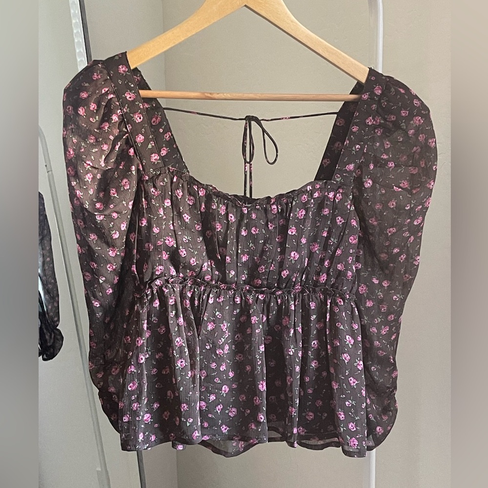 Astr Black Floral Puff-Sleeve Peplum Blouse with Pink Print